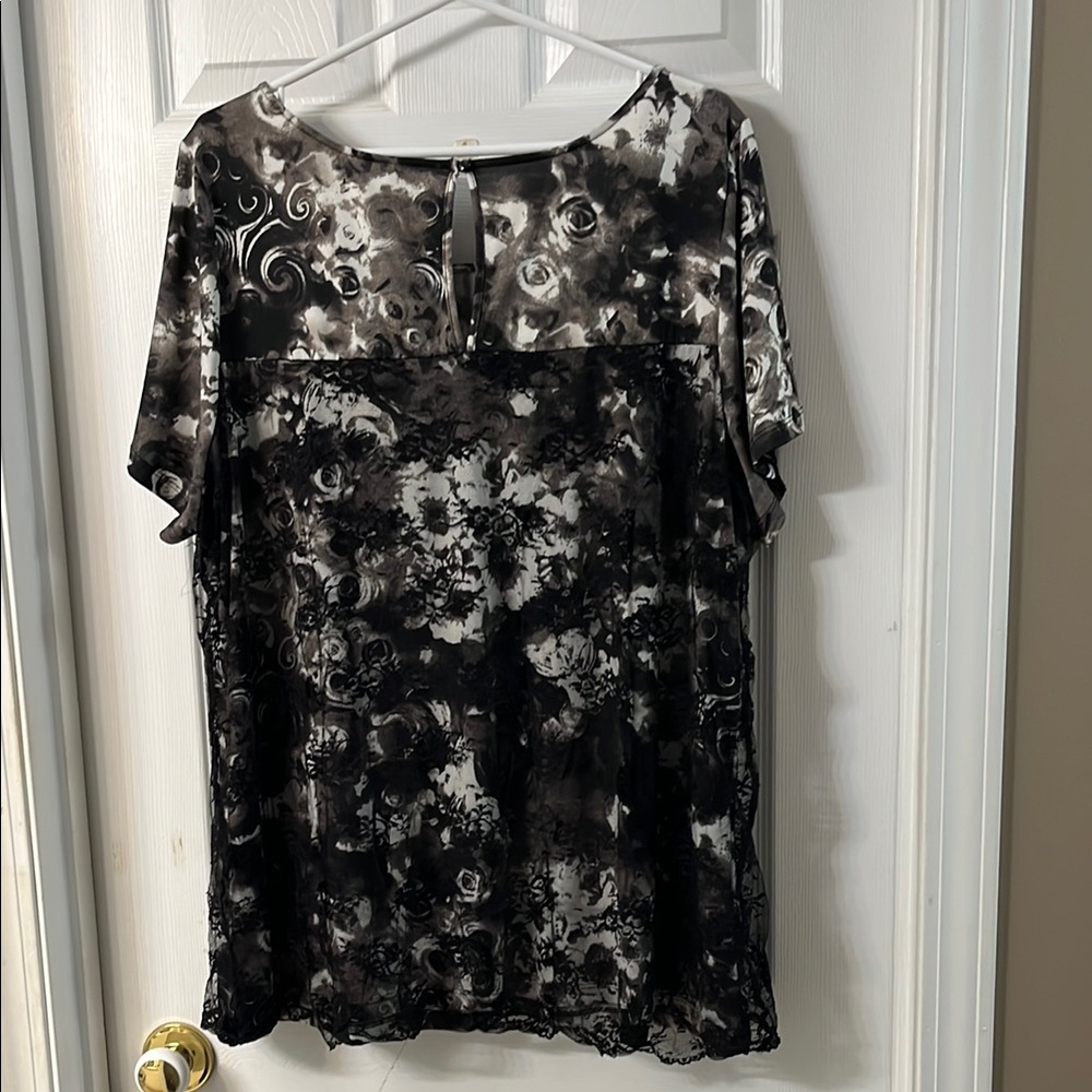 Penningtons Black and Gray Graphic Blouse Short Sleeve - Picture 2 of 3